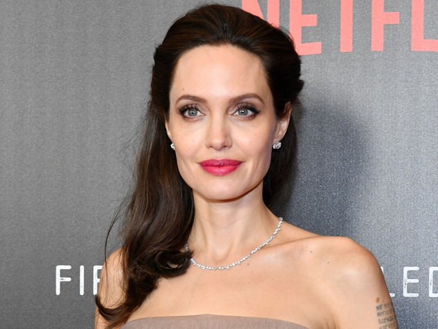 Kakva PROMENA - Angelina Jolie sa potpuno novom FRIZUROM! | Mogu Ja To Sama  - Svaki ženski trik na samo jedan klik!