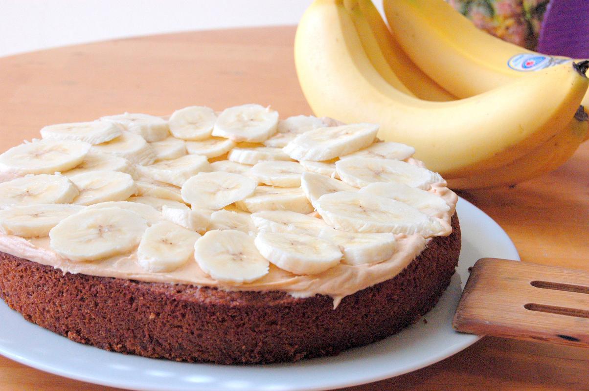Пирог быстрого приготовления рецепт. Банановый пирог. Пирог с бананом и яблоком. Банановый пирог с яблоками. Шарлотка с бананами.